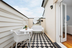 Executive Studio With Patio Near Trains, Sydney